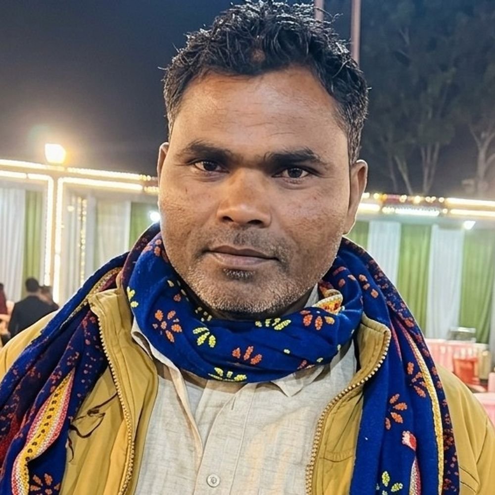 मथुरा में युवक का शव पेड़ से लटका मिला:गोकुल में रामलीला मैदान के पास हुई घटना, परिवार में मचा कोहराम; पुलिस जांच में जुटी