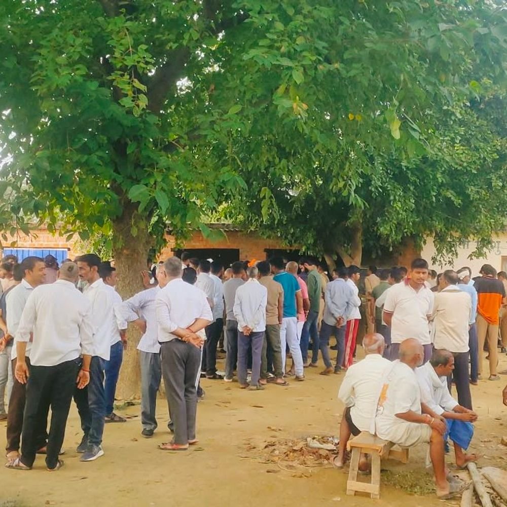 पूर्व प्रधान के भाई की हत्या सिर कूचकर हत्या:जौनपुर में घर से 1 किमी दूर मिला शव, सिर-चेहरे पर ठोस चीज से वार