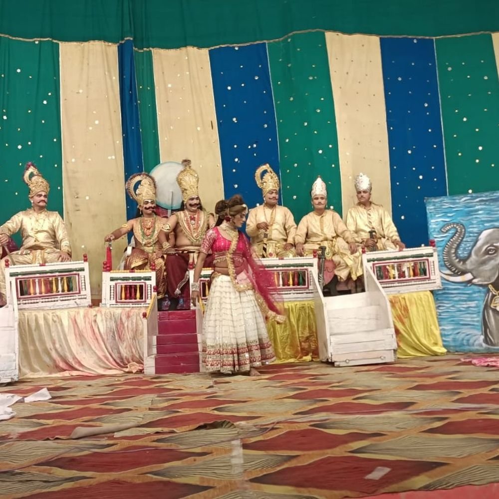 हनुमान धाम में रामलीला का मंचन,अहिल्याउद्धारसे गौरी पूजनतक कीलीलाएं दिखाईं:जनकपुर बाजार में घूमे श्रीराम, सीता के गौरी पूजन का प्रसंग बना आकर्षण