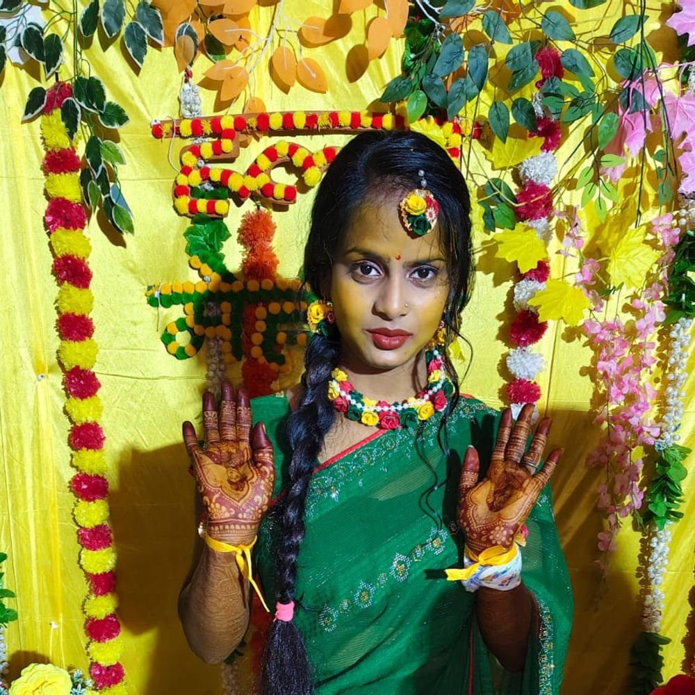 कानपुर में घर के अंदर महिला की डेडबॉडी मिली:8 महीने पहले हुई थी शादी, करवा चौथ पर हुआ था विवाद, ससुराल के लोग फरार