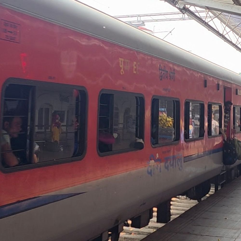 PET परीक्षा के लिए स्पेशल ट्रेन:गोरखपुर-लखनऊ के बीच चलेगी स्पेशल ट्रेन, गोंडा समेत कई स्टेशनों से होकर गुजरेगी ट्रेन