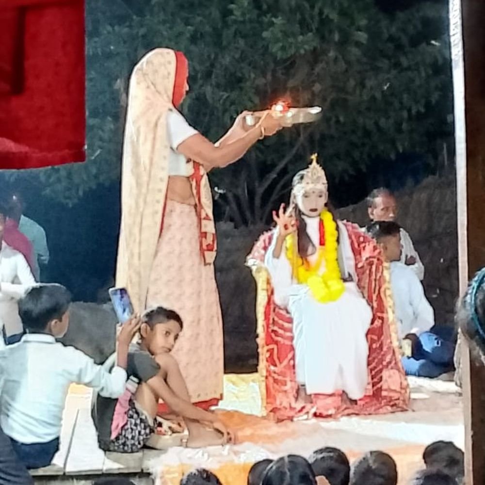 उमरिया में मां दुर्गा की प्रतिमा स्थापित:वैदिक मंत्रोच्चार के साथ प्राण प्रतिष्ठा, 9 दिवसीय नवरात्र अनुष्ठान और उत्साह