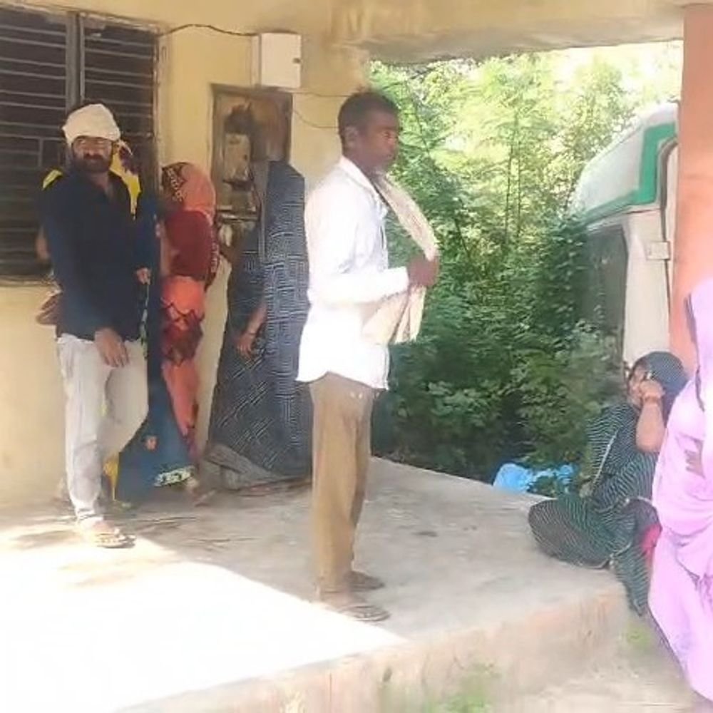 इटावा में सड़क हादसे में हलवाई की मौत:अज्ञात वाहन की टक्कर से हुआ हादसा, काम से लौटते समय गई जान
