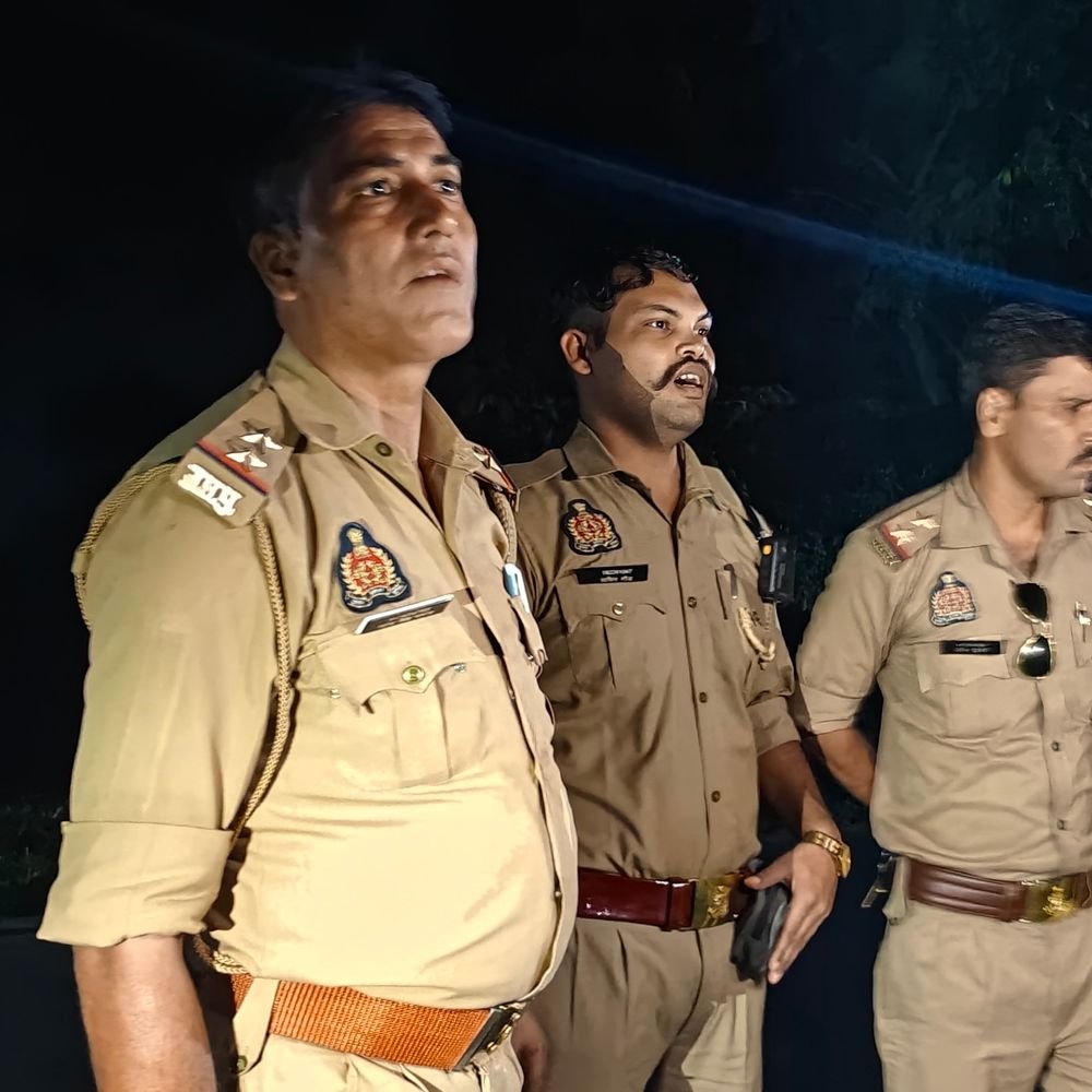 फर्रुखाबाद में बांद्रा एक्सप्रेस ट्रेन से कटकर युवक की मौत:रेलवे ट्रैक पर क्षत-विक्षत मिला शव; करीब एक घंटे तक यातायात बाधित