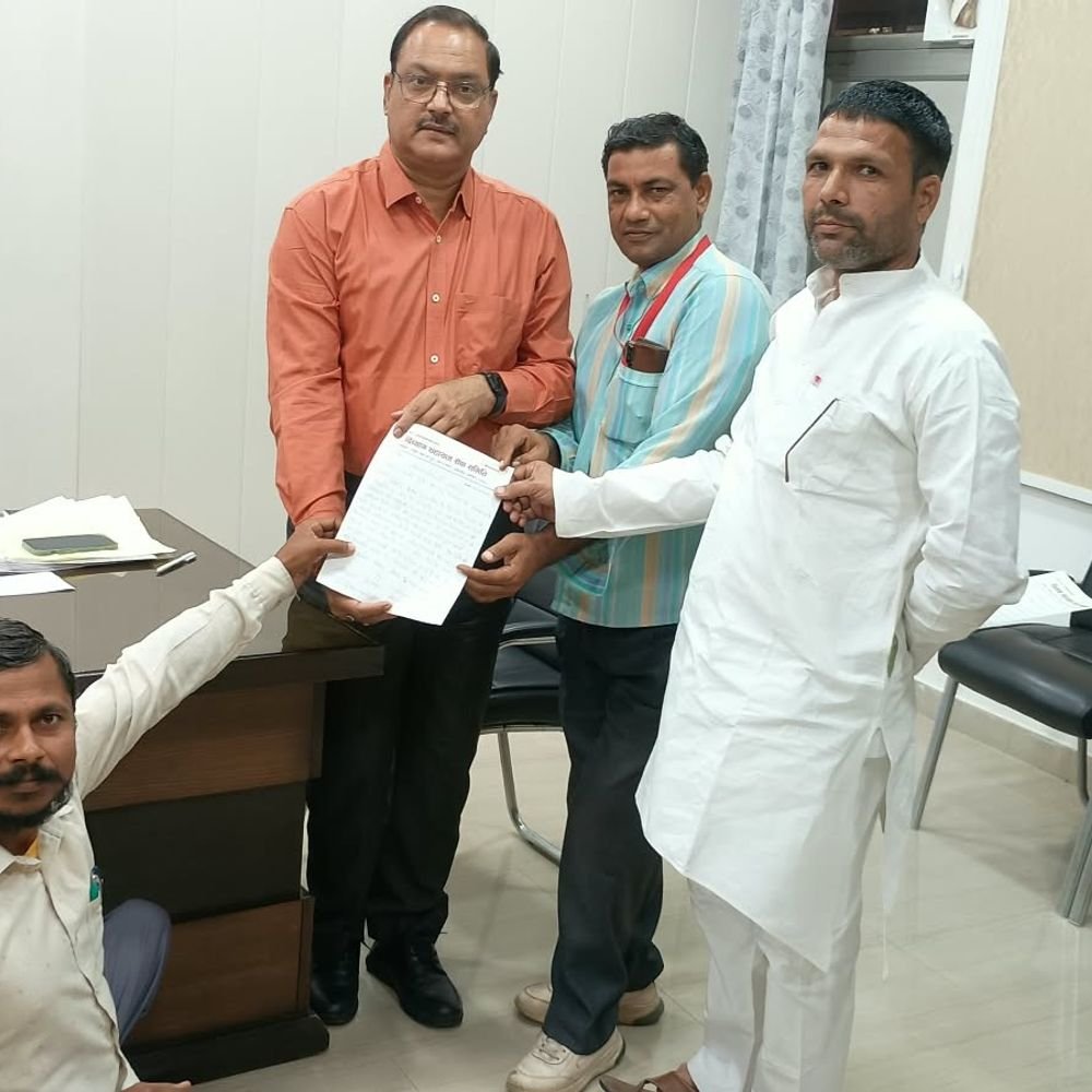 दिव्यांग पेंशन हरियाणा के बराबर करने की मांग:दिव्यांग सहायता सेवा समिति ने बागपत DM ऑफिस मे सौंपा मांग पत्र