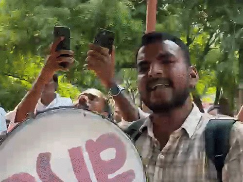 प्रयागराज में छात्र संगठनों ने निकाला विरोध मार्च:CEC के इस्तीफे और SIR प्रक्रिया को रद्द करने की मांग