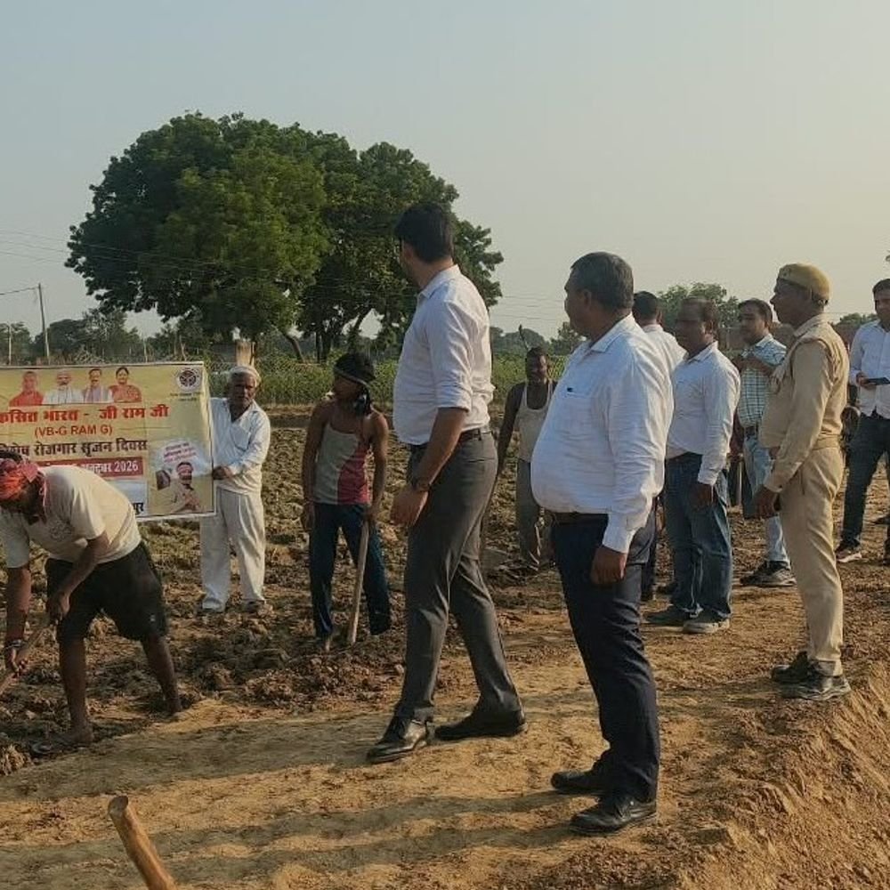सरैया में मनाया रोजगार दिवस:सेवा संकल्प अभियान के तहत मजदूरों को चकमार्ग पर मिला काम