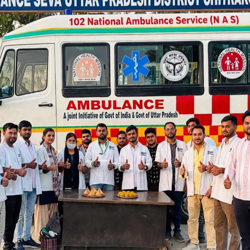 चित्रकूट में 108 और 102 एंबुलेंस 24 घंटे अलर्ट:दशहरे पर भी स्टाफ ने बांटी मिठाई, मरीजों को समय पर पहुंचाया अस्पताल