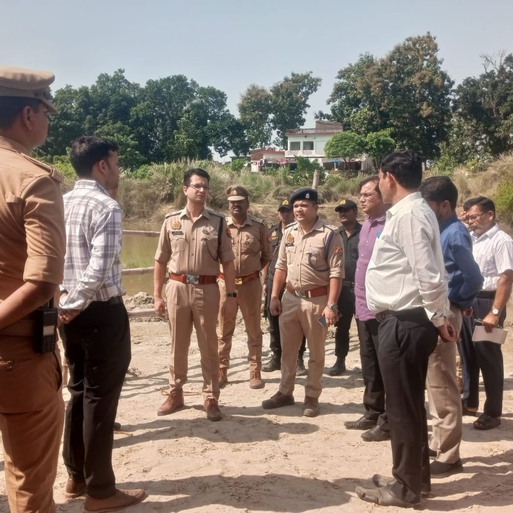 त्रिमुहानी घाट पर दुर्गा प्रतिमा विसर्जन की तैयारी तेज:महराजगंज में डीएम-एसपी ने परखी सुरक्षा व्यवस्था, रोशनी व सुरक्षा के पुख्ता इंतजाम के निर्देश