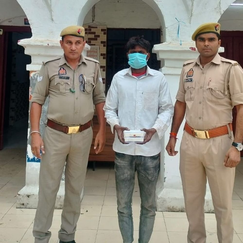 सहारनपुर में महिलाओं के कानों से कुंडल झपटने वाला गिरफ्तार:दो वारदातों का खुलासा, आरोपी से एक कुंडल और 700 रुपये बरामद
