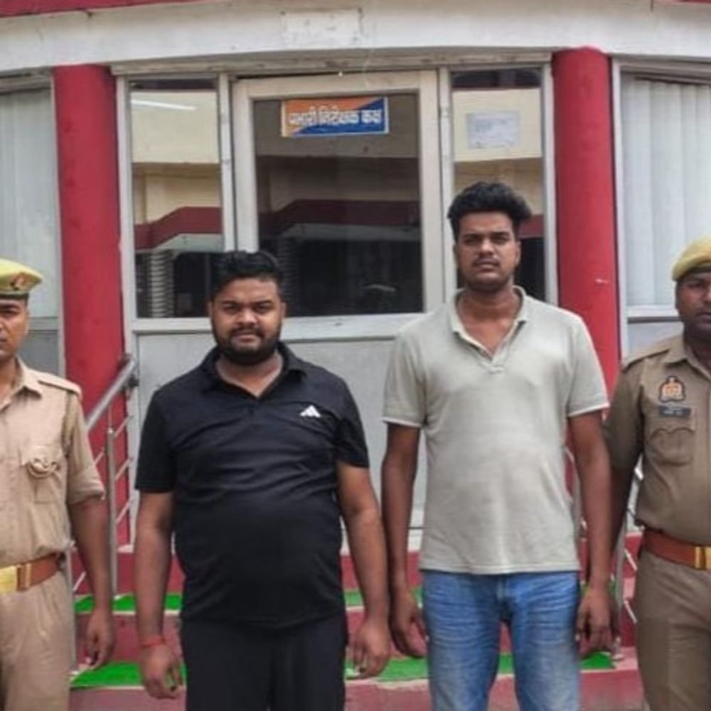 आजमगढ़ में ब्रेजा कार छीनने का मामला आया सामने:दो आरोपियों को किया गया गिरफ्तार, ऑनलाइन 15 हजार मंगाने का आरोप