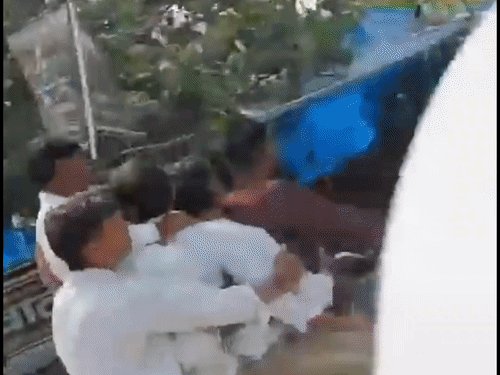 एक बाइक से 6 छात्रों का स्टंट करने का VIDEO:हापुड़ ट्रैफिक पुलिस ने शुरू की जांच, इंस्पेक्टर बोले- पहचान कर कार्रवाई जाएगी