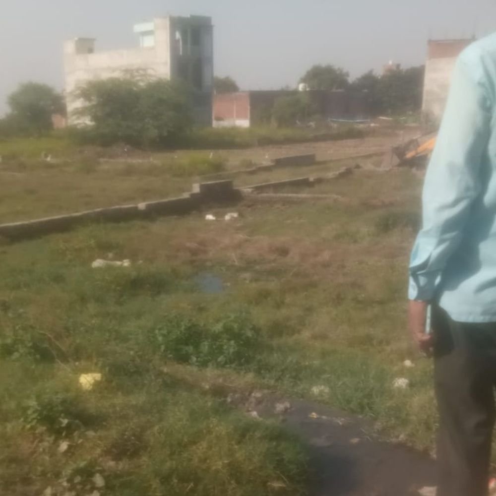 प्रयागराज में 22 बीघे अवैध प्लाटिंग पर चला बुलडोजर:PDA ने मलाका चौराहे के आगे और गोहरी में अवैध प्लाटिंग गिराई, FIR की तैयारी