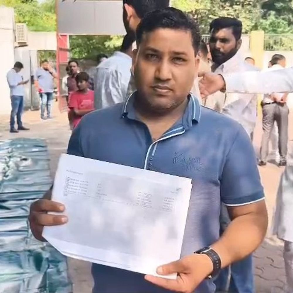 पीएनबी खाताधारकों की रकम 6 खातों में ट्रांसफर:ग्रेटर नोएडा शाखा में 18 लोगों की शिकायत पर 17 करोड़ के गबन का केस दर्ज