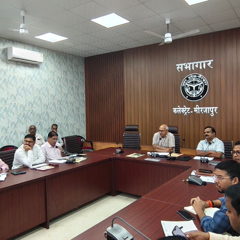 मिर्जापुर में 9312 अभ्यर्थी देंगे PET परीक्षा:28, 30 अक्टूबर और 1 नवंबर को 24 केंद्रों पर होगी, 30 मिनट पहले बंद होगा गेट