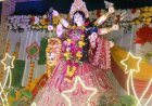 जालौन में नवरात्र पंचमी पर मां का श्रृंगार:सुदामा पुरी सजा आकर्षक द्वार, श्रद्धालुओं ने विधि-विधान से की पूजा