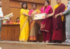 वाराणसी में महिलाओं का सम्मान समारोह:चिकित्सा सेवा में योगदान के लिए डॉ. अंजली यादव को मिला योगिनी सम्मान-2026