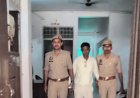 झांसी में गबन के आरोपी प्रधानाध्यापक गिरफ्तार:मिड-डे-मील की चेक में छेड़छाड़ कर 2.15 लाख रुपए निकाले थे