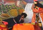 गोरखपुर में 20 साल से रावण बन रहे समरकांत आचार्य:रामलीला से पहले प्रैक्टिस करते हैं, बोले-अभिनय ऐसा कि सच में लगे रावण आ गया