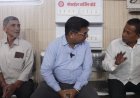 DRM ने प्रयागराज जंक्शन पर यात्रियों से सीधा संवाद किया:सफर के अनुभव, समस्याओं और सुविधाओं पर फीडबैक लिया, सुधार के निर्देश दिए