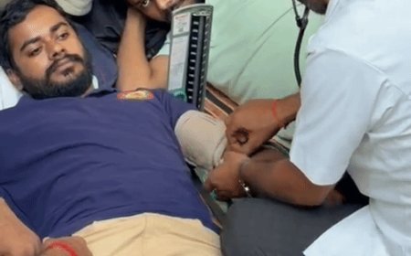 इविवि में आमरण अनशन चौथे दिन भी जारी:2 छात्रों की हालत बिगड़ी, अस्पताल में भर्ती