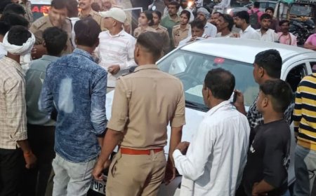 फिरोजाबाद में जेएनएम छात्रा का शव रख लगाया जाम:कॉलेज प्रबंधन पर आरोप लगाकर कार्रवाई की मांग की, रेलवे ट्रैक पर मिला था शव