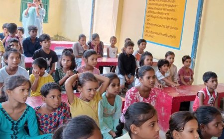 सरकारी विद्यालय में जिला विधिक सेवा प्राधिकरण का जागरूकता कार्यक्रम:बहराइच में बच्चों को पॉक्सो की जानकारी दी, भरोसेमंद व्यक्ति को बताने की दी सीख