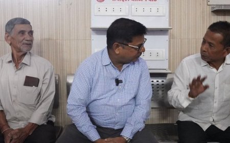 DRM ने प्रयागराज जंक्शन पर यात्रियों से सीधा संवाद किया:सफर के अनुभव, समस्याओं और सुविधाओं पर फीडबैक लिया, सुधार के निर्देश दिए