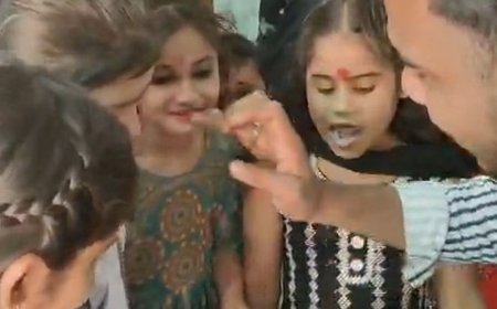 मथुरा में नवरात्रि पर लोगों ने किया कन्या पूजन:भक्तों ने मंदिरों में दर्शन -पूजन किया, जयकारे लगाए