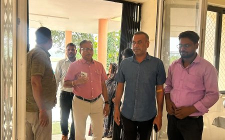 सीएचसी भिनगा-भंगहा में मिलीं खामियां, अनुपस्थित डॉक्टरों को चेतावनी:दो संविदा कर्मियों के वेतन पर सख्ती; प्रसव कक्ष में पानी नहीं, स्टोर हटाने के निर्देश