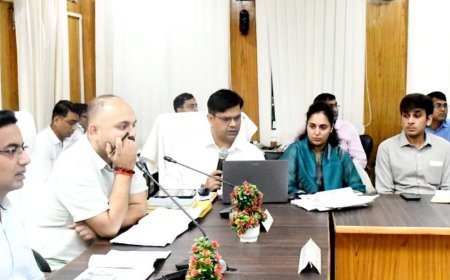 मातृ-मृत्यु दर अधिक मिलने पर सीएमओ का वेतन-रोकने के निर्देश:प्रतापगढ़ में मंडलायुक्त ने विकास कार्यों की समीक्षा की