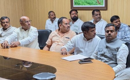 लखनऊ में राइस मिलर्स का प्रदर्शन:प्रोत्साहन राशि बढ़ाने और बकाया भुगतान की मांग को लेकर जताई नाराजगी
