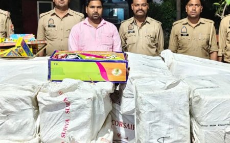 दुकान के बाहर मिला 490 किलो अवैध पटाखों का जखीरा:कानपुर देहात में अवैध पटाखों के भंडारण पर कार्रवाई, 490 किलो पटाखों के साथ दुकानदार गिरफ्तार