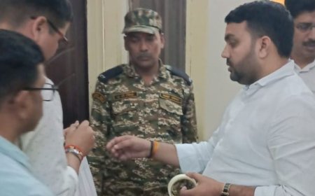 बिजली विभाग के एक्सईएन का कार्यालय सील:लखनऊ नगर निगम का ₹3.84 करोड़ बाकी था टैक्स, कई बार नोटिस के बाद भी नहीं किया गया जमा