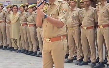 उन्नाव में 68 अपराधियों को बुलाकर पुलिस ने दी चेतावनी:हाथों में तख्तियां लेकर बोले- नारी शक्ति का सम्मान करेंगे, अब अपराध नहीं करेंगे