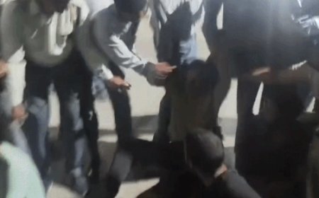 BHU मेस के खाने में मिला कीड़ा:कुलपति आवास के बाहर आंधी रात पहुंचे स्टूडेंट्स, सुरक्षाकर्मियों से हुई धक्का-मुक्की