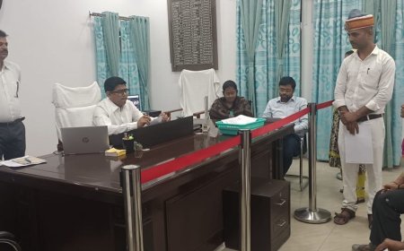 फैमिली आईडी में लापरवाही पर बीडीओ को प्रतिकूल प्रविष्टि:डीएम ने दी कड़ी चेतावनी, कहा- अगली समीक्षा में सुधार मिलना चाहिए