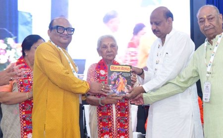 लखनऊ में दशलक्षण महापर्व के समापन पर क्षमावाणी पर्व:जन भवन के गांधी सभागार में त्यागी-व्रती सम्मान, राज्यपाल आनंदीबेन पटेल ने किया सम्मानित