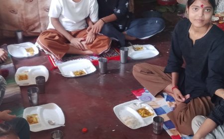 चित्रकूट में भजन संध्या आयोजित:माता रानी पंडाल में गूंजे जयकारे, कन्या पूजन संग भावविभोर हुए श्रद्धालु