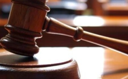 लूट के मोबाइल की जगह पुलिस ने दिखाए नकदी-जेवर बरामद:आरोपियों को कोर्ट से मिली जमानत, अधिवक्ता ने बरामदगी पर उठाए सवाल