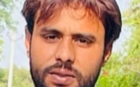 पिकअप का टायर बदल रहे चालक को कैंटर ने रौंदा:अमरोहा में एक किमी तक घसीट कर ले गया, मछली लेने दिल्ला जा रहा था