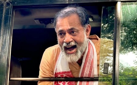 जंतर-मंतर पर योगेंद्र यादव हिरासत में, कपिल सिब्बल भी पहुंचे