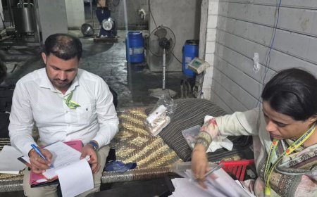हापुड़ में घी फैक्ट्री पर छापा,5.34 लाख का घी सीज:रिफाइंड पाम ऑयल जब्त, मिलावट की आशंका पर 4 नमूने जांच के लिए भेजे