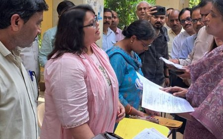 एटा मेंमतदाता सूची में गड़बड़ी मिली तो दोबारा जांच होगी:डीएम एम. अरुण मौली ने बूथों का दौरा कर दिए जरूरी निर्देश