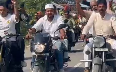 कांग्रेसी 'वोट बचाओ, देश बचाओ'नारे के साथ सड़क पर उतरे:श्रावस्ती में बाइक रैली निकालकर मताधिकार और लोकतंत्र की रक्षा का संदेश दिया