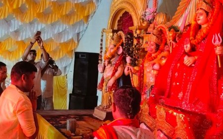गौरीगंज पुलिस लाइन में दुर्गापूजा का आयोजन:एसपी सरवणन टी. ने की पूजा-अर्चना, जनपदवासियों के लिए मांगी सुख-समृद्धि