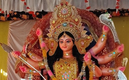 अयोध्या में नवरात्र के छठे दिन मां कात्यायनी की आराधना:साहस और शक्ति की देवी की पूजा कर भक्तों ने मांगा सुख-समृद्धि का आशीर्वाद