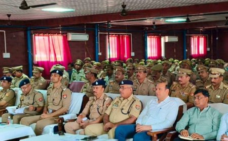 सोनभद्र में विधान परिषद चुनाव को लेकर प्रशासन अलर्ट:डीएम-एसपी ने अधिकारियों-कर्मचारियों को समय पर ड्यूटी पहुंचने की हिदायत दी