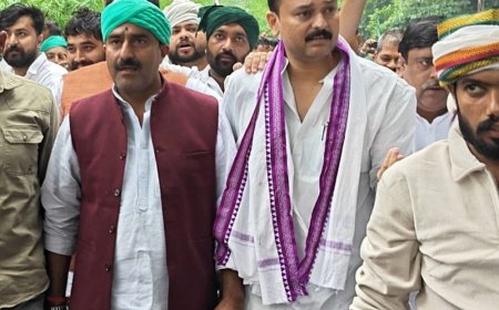 मुजफ्फरनगर में बारिश भी नहीं रोक पाई किसानों के पांव:बारिश के बीच जीआईसी मैदान में किसान मजदूर अधिकार महापंचायत