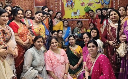 लखीमपुर खीरी में नवरात्र महोत्सव में महाआरती और गरबा:कन्या पूजन और डांडिया से भक्तिमय हुआ माहौल, देर रात तक चला कार्यक्रम